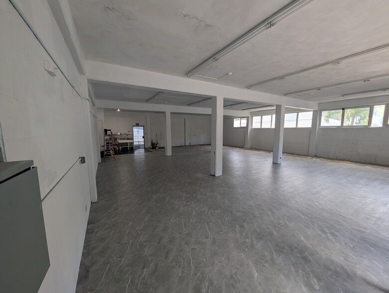 More Photos Of 1638 10th Ave, Honolulu Storefront Retail Office For Sale