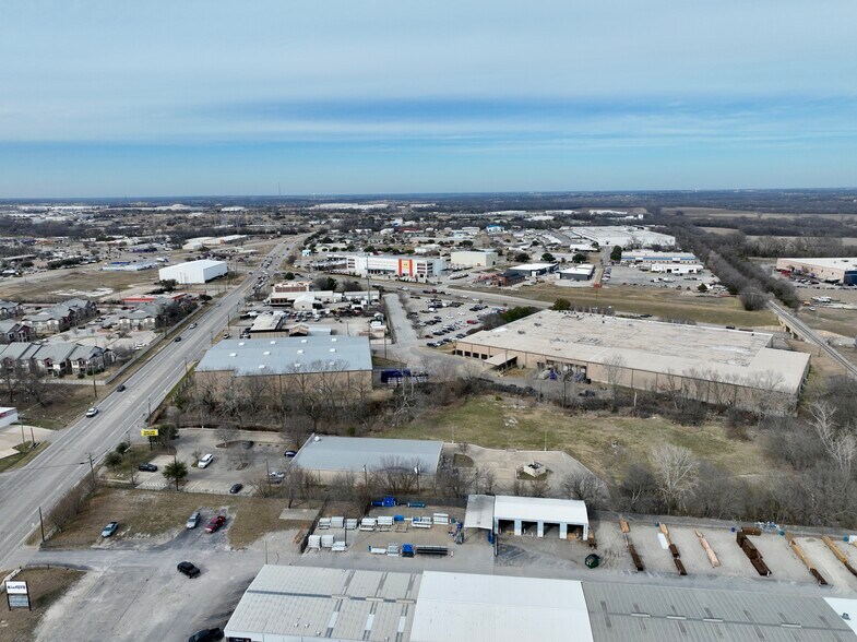 More Photos Of 902 N McDonald St, McKinney Industrial For Lease