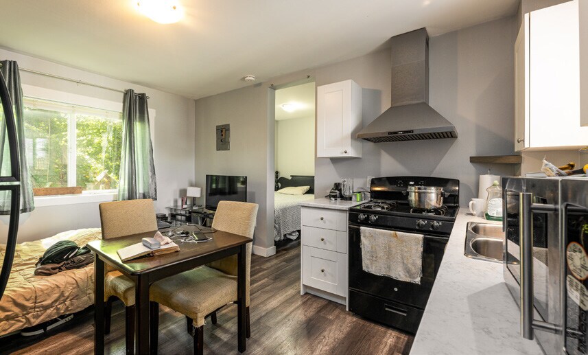 More Photos Of 31 Robarts St, Nanaimo Apartments For Sale