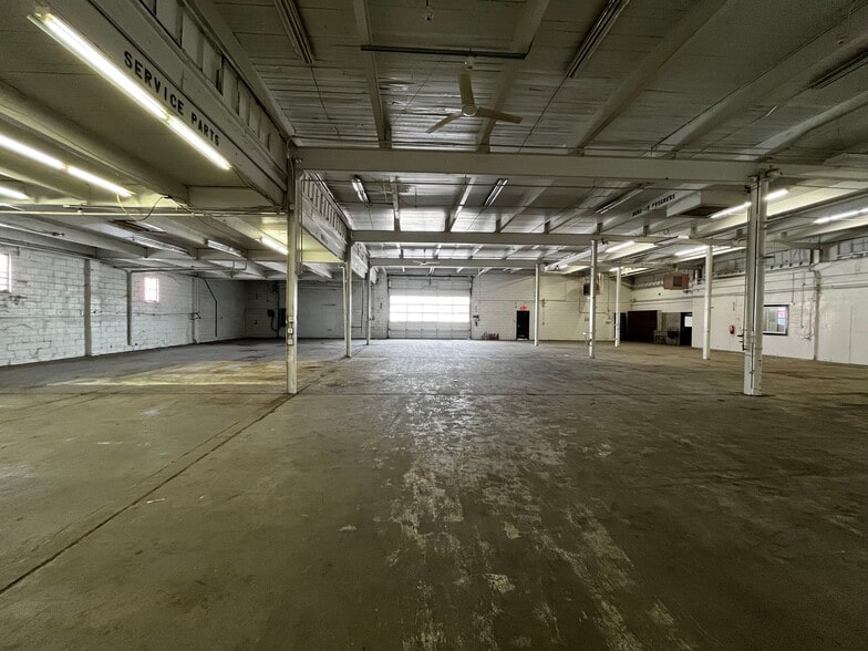 More Photos Of 1200 Burlington St, North Kansas City Warehouse For Sale