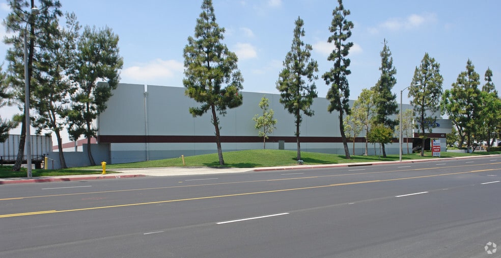 More Photos Of 425-455 S Lemon Ave, City of Industry Distribution For Lease