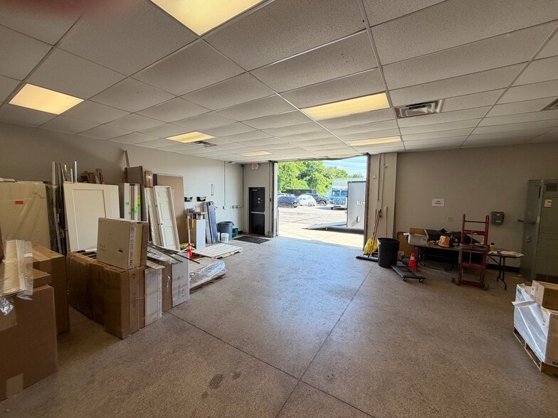 More Photos Of 7989 S Suburban Rd, Centerville Warehouse For Sale