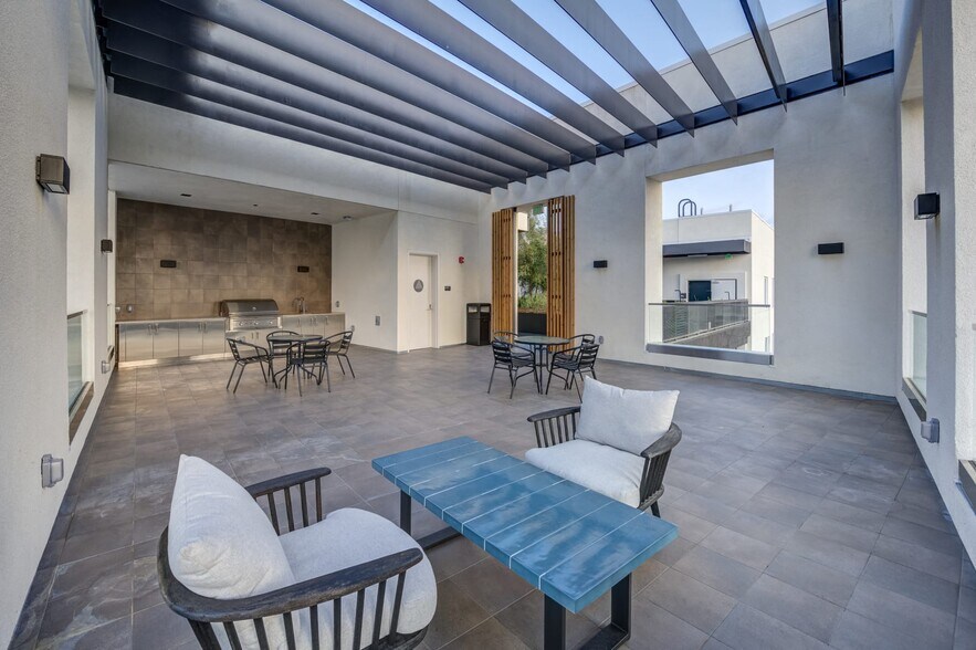 More Photos Of 107 S Hewitt St, Los Angeles Apartments For Lease