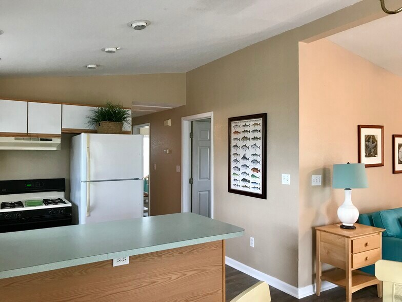 More Photos Of 21544 Overseas Hwy, Cudjoe Key Hotel For Sale