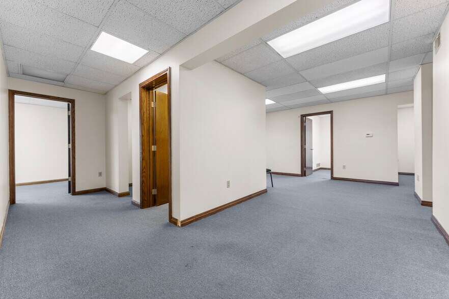 More Photos Of 600 Commerce Dr, Coraopolis Office Residential For Lease