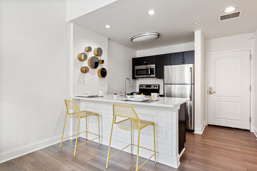 More Photos Of 400 Walnut St, Philadelphia Multifamily For Sale