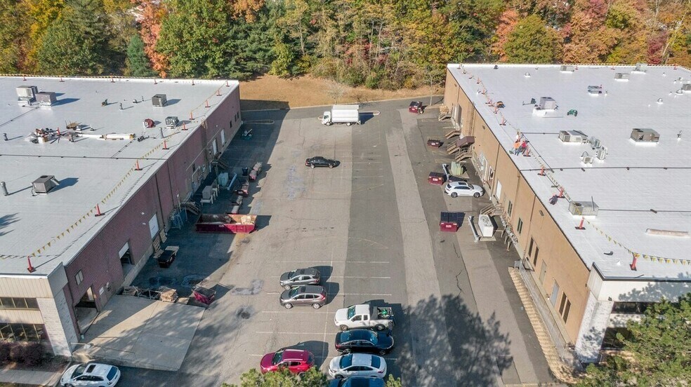 More Photos Of 704 Executive Blvd, Valley Cottage Warehouse For Lease