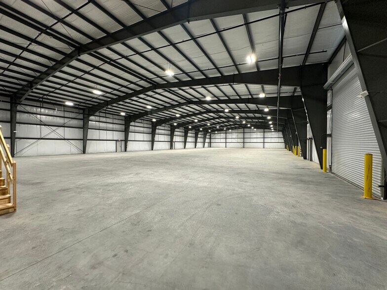 More Photos Of 138 Strathmore Rd, Summerville Distribution For Lease