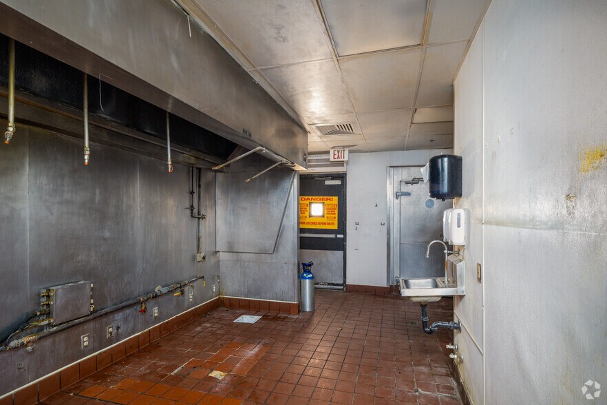 More Photos Of 725 S Palm Canyon Dr, Palm Springs Fast Food For Lease