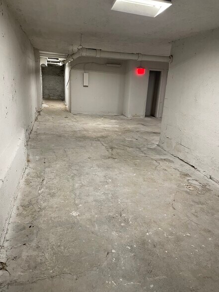 More Photos Of 749-751 E Tremont Ave, Bronx Storefront For Lease