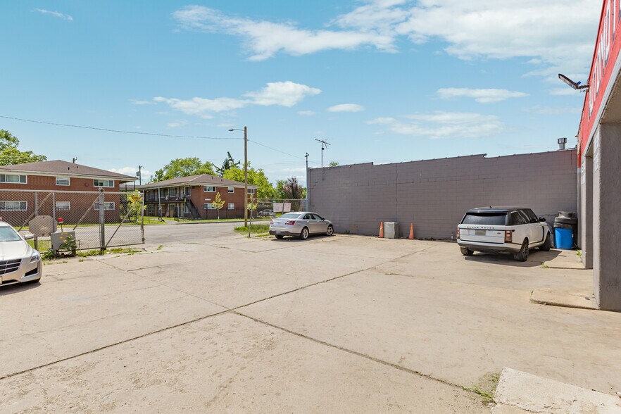 More Photos Of 10200 Whittier, Detroit Auto Repair For Lease