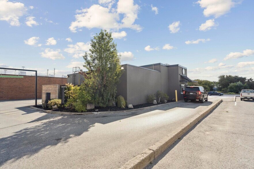 More Photos Of 177 Holland St E, Bradford West Gwillimbury Fast Food For Sale