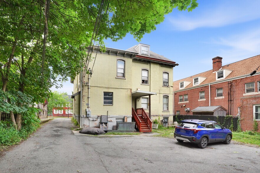 More Photos Of 40 S Hamilton St, Poughkeepsie Apartments For Sale
