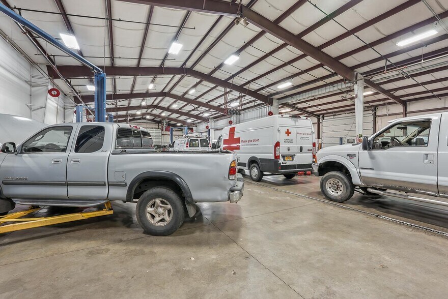 More Photos Of 555 N Pacific Hwy, Woodburn Auto Repair For Sale