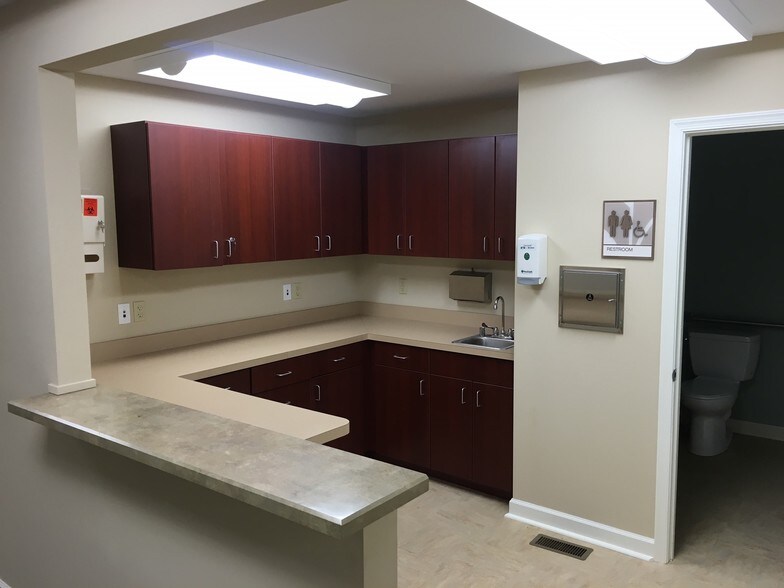 More Photos Of 1509 W 3rd St, Farmville Medical For Lease