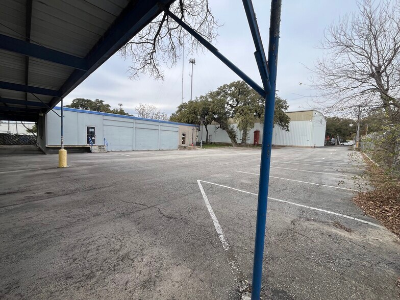 More Photos Of 15562 Capital Port Dr, San Antonio Warehouse For Lease
