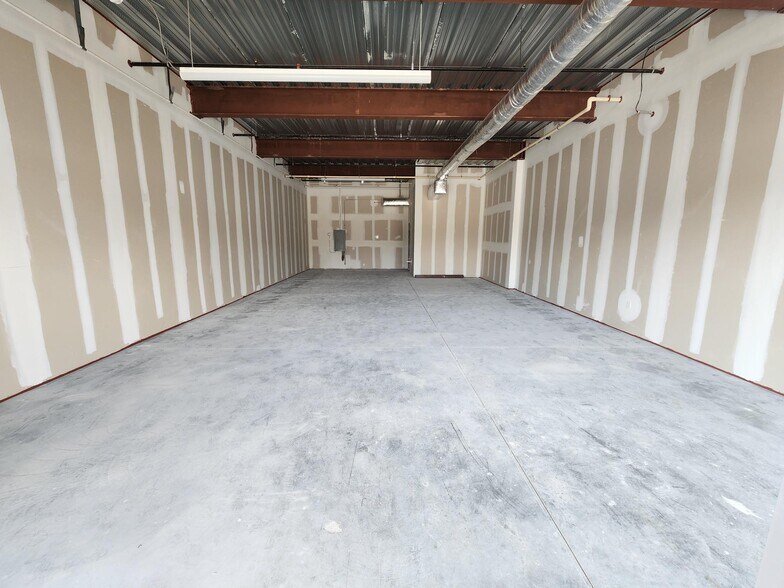 More Photos Of 2334 Semoran Blvd, Orlando Self Storage For Lease