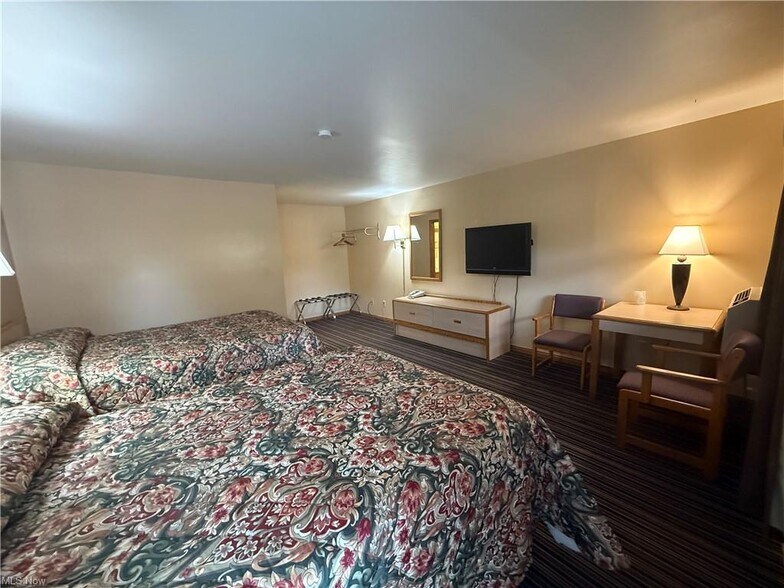 More Photos Of 6405 Glenn Hwy, Cambridge Hotel For Sale