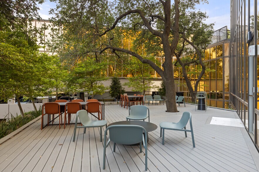 More Photos Of 8350 N Central Expy, Dallas Unknown For Lease