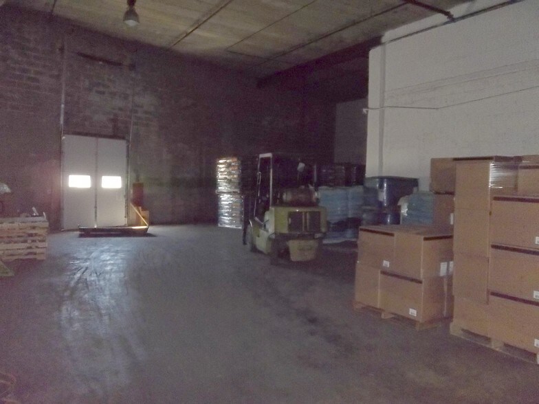 More Photos Of 100 N Hwy 59, Marshall Distribution For Lease