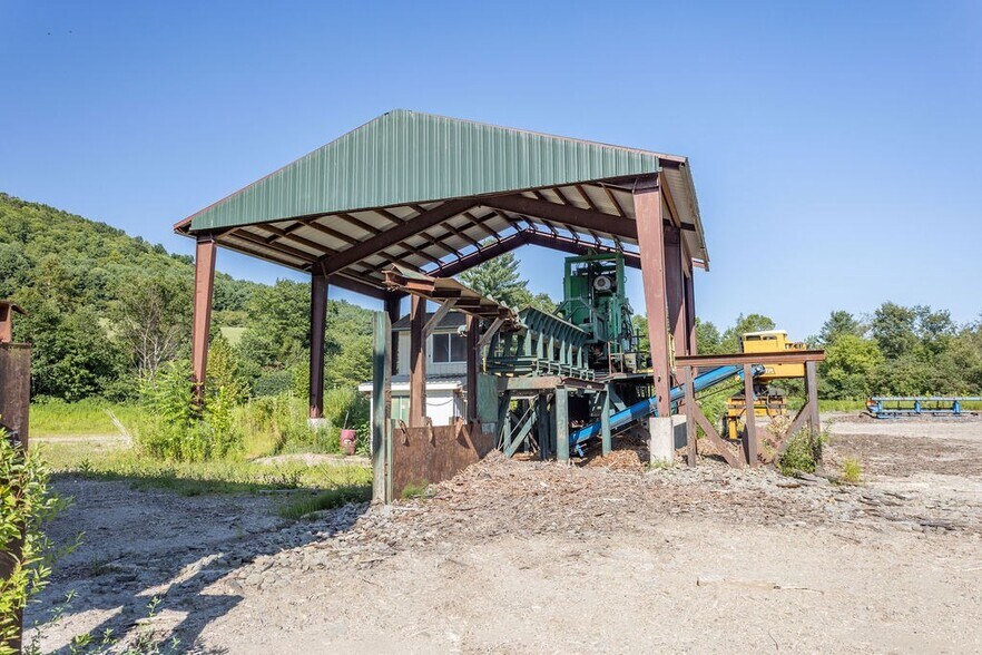 More Photos Of 398 Main St, Roulette Warehouse For Sale