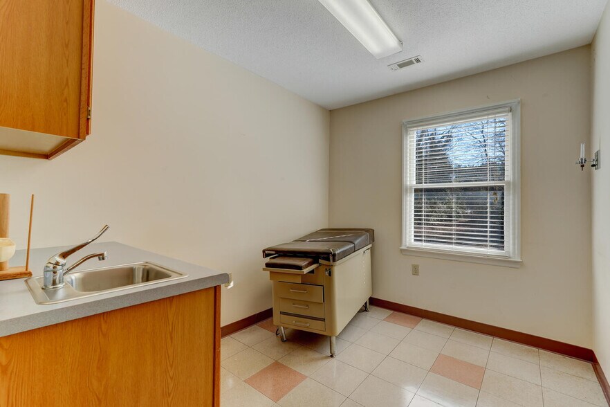 More Photos Of 601 W Harrison St, Reidsville Medical For Sale