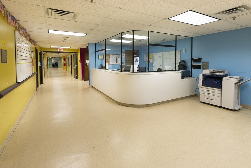 More Photos Of 7407 North Fwy, Houston Hospital For Sale