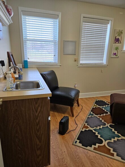 More Photos Of 3739 Wilkens Ave, Baltimore Medical For Lease
