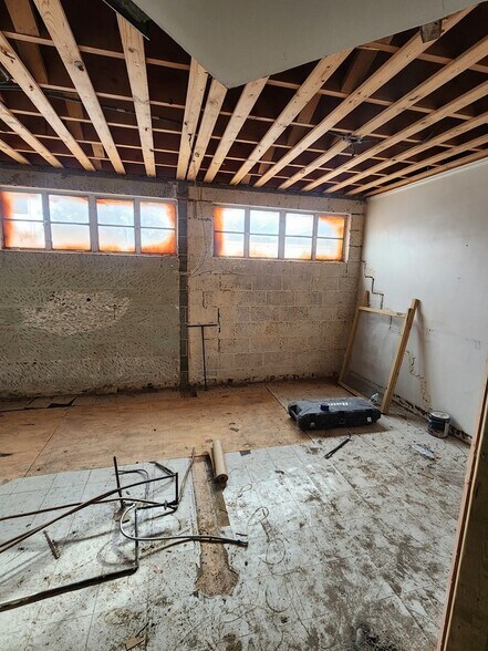 More Photos Of 205 S Cypress St, Pecos Office For Sale