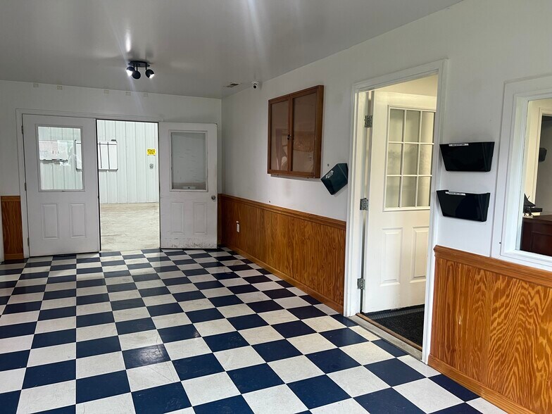 More Photos Of 463 Industry Rd, Waynesboro Warehouse For Lease