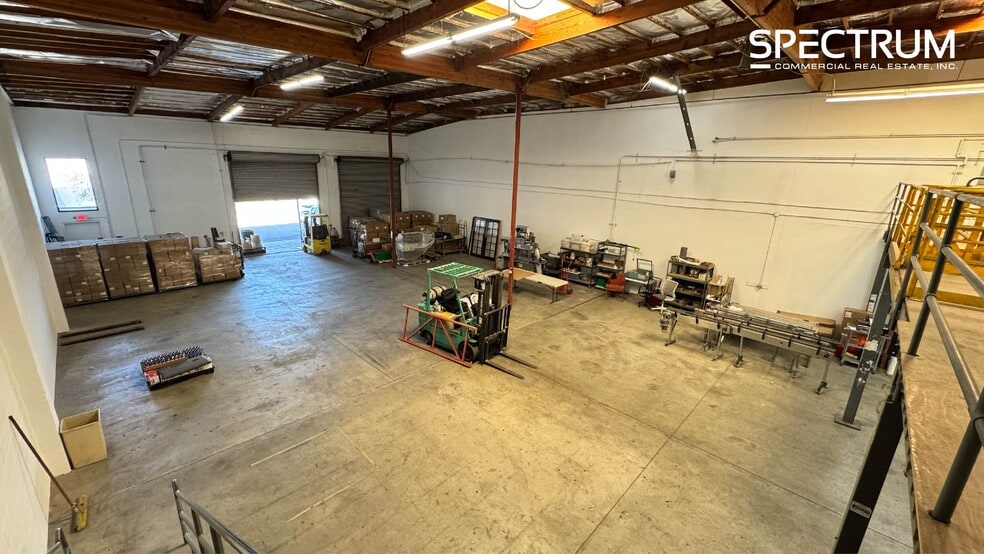 More Photos Of 15927-15929 Arminta St, Van Nuys Manufacturing For Lease