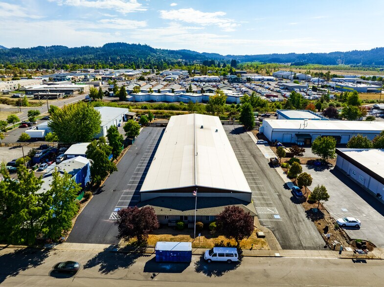 More Photos Of 4216 W 7th Ave, Eugene Warehouse For Lease