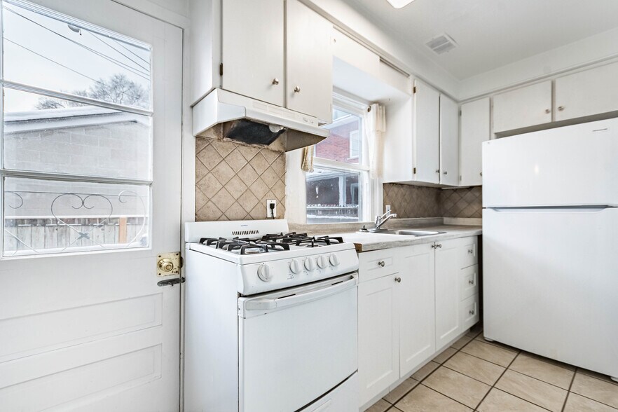 More Photos Of 740 Lansdowne Av, Toronto Multifamily For Sale