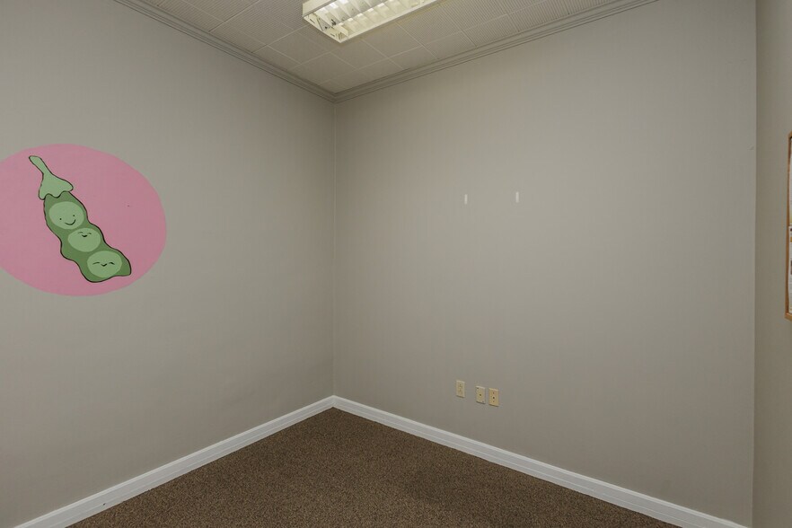 More Photos Of 724 N Main St, Newton Storefront For Sale