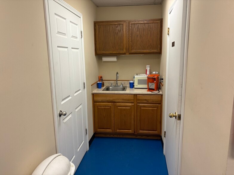 More Photos Of 25831 John R Rd, Madison Heights Warehouse For Sale