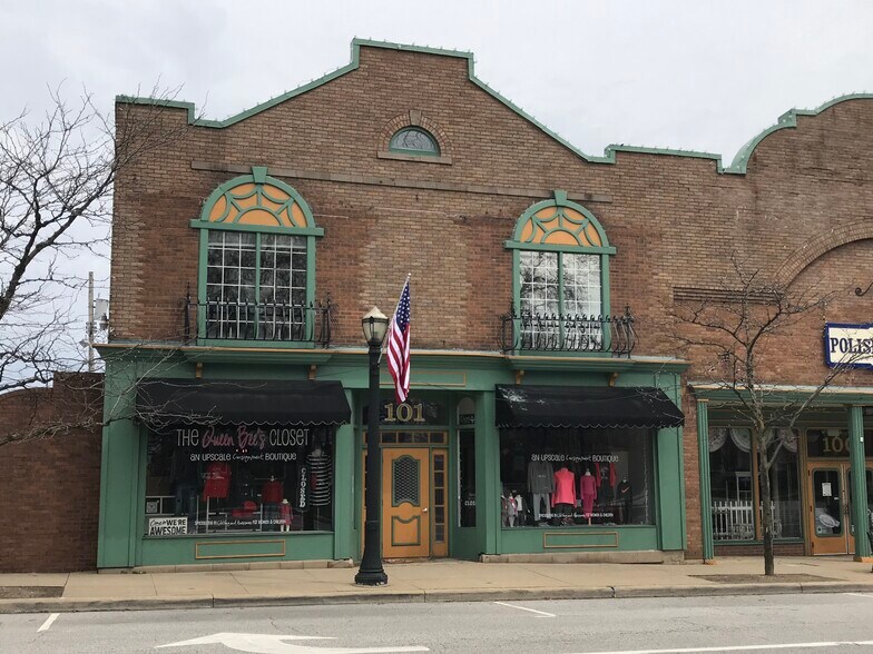 More Photos Of 101 Public Sq, Medina Storefront For Lease