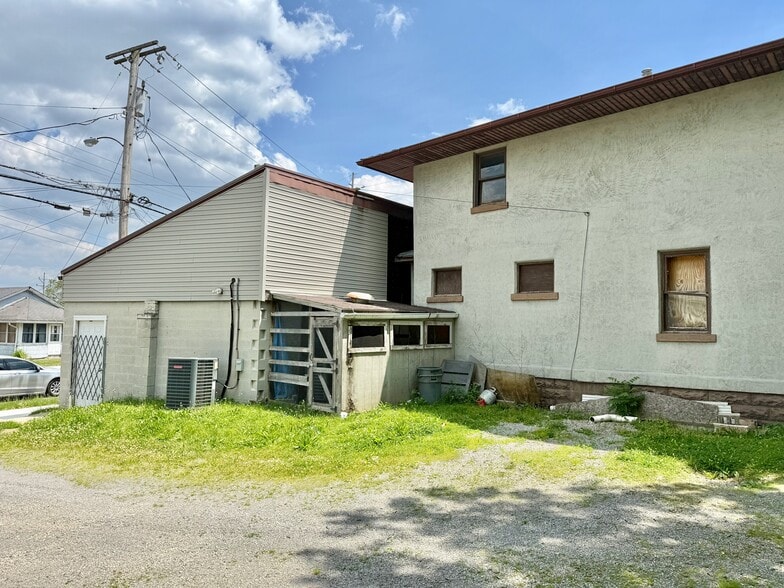 More Photos Of 209 17th St SW, Massillon General Retail For Sale