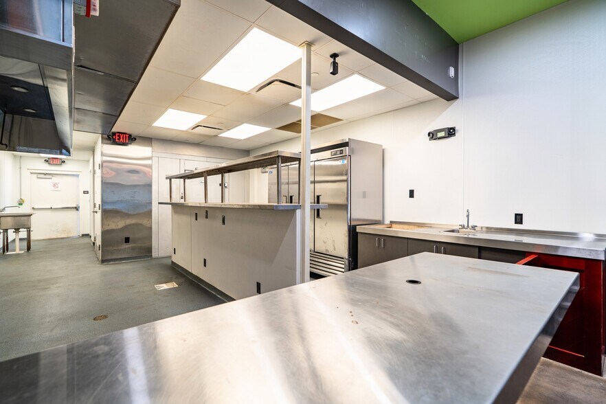 More Photos Of 6151 Trace Parkway Dr, Edwardsville Storefront For Lease