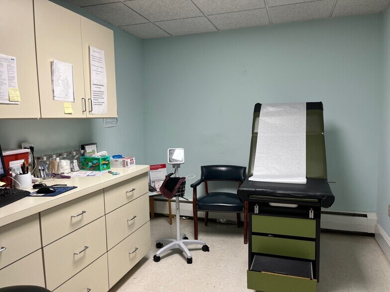 More Photos Of 22 Old Short Hills Rd, Livingston Medical For Lease