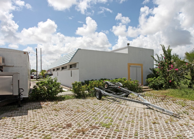 More Photos Of 3601 NW 10th Ave, Oakland Park Warehouse For Lease
