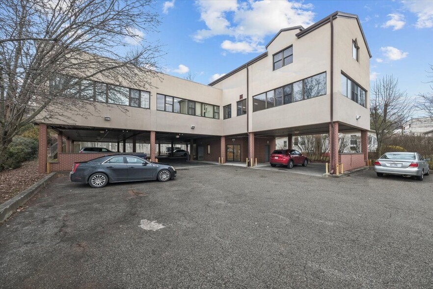 More Photos Of 8 Revolutionary Rd, Ossining Medical For Lease