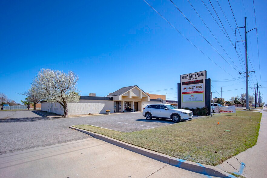 Primary Photo Of 400 N Eastern Ave, Moore Medical For Sale
