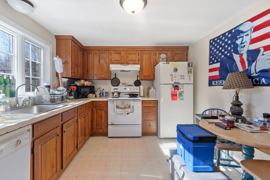 More Photos Of 561 Main St, Boxford General Retail For Sale