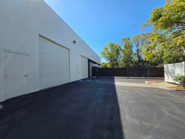 More Photos Of 3 Autry, Irvine Warehouse For Lease