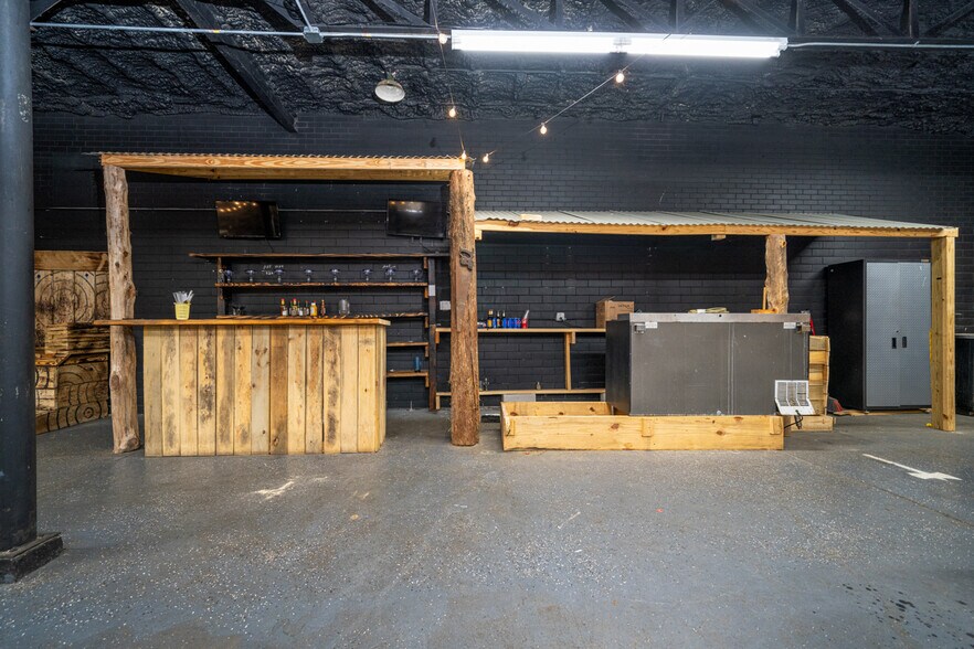 More Photos Of 367 State Highway 155 N, Gilmer Bar For Sale