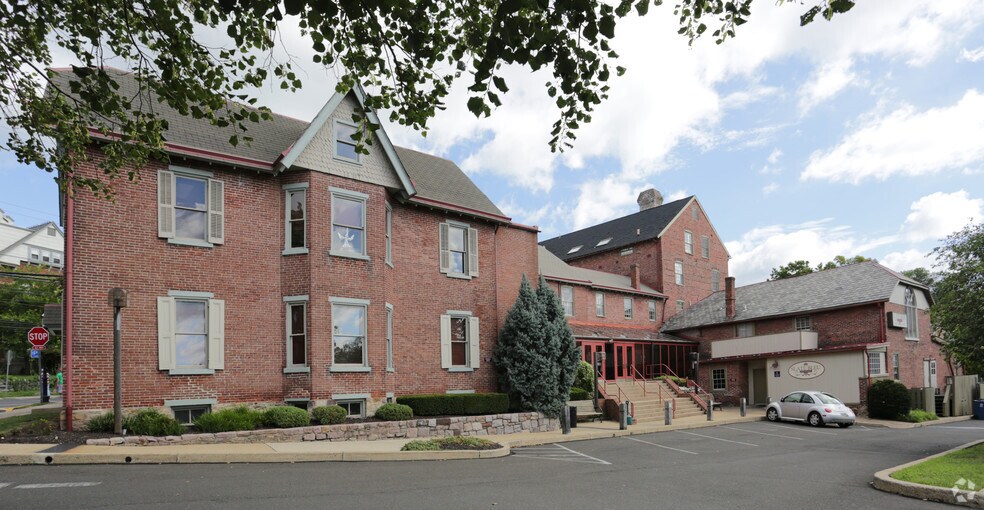 More Photos Of 100 S Main St, Doylestown Office For Lease