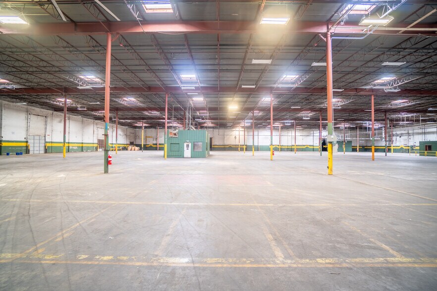More Photos Of 3411 N Hutchinson St, Pine Bluff Manufacturing For Lease