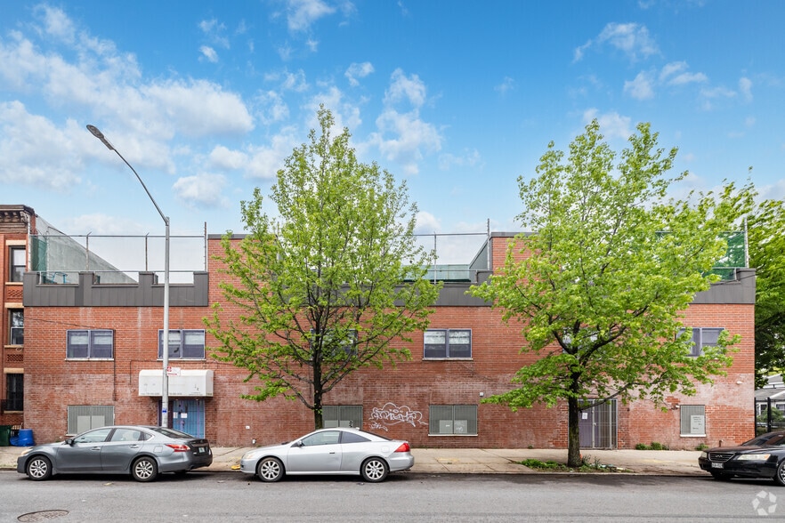 Primary Photo Of 33 Somers St, Brooklyn Schools For Lease