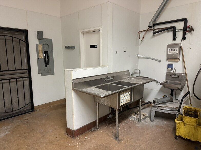 More Photos Of 7980-8000 Amador Valley Blvd, Dublin Unknown For Lease