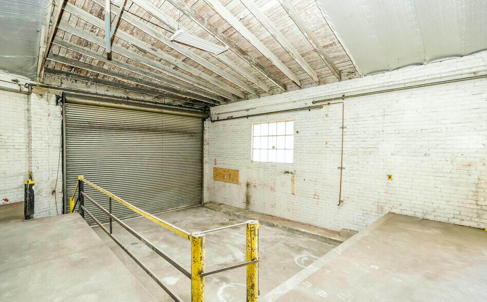 More Photos Of 3301 E 14th St, Los Angeles Warehouse For Sale